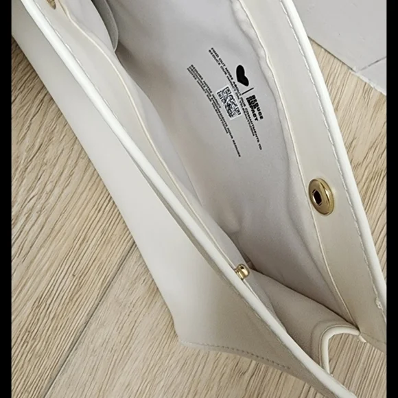 New Ysl Yves Saint Laurent Cream Makeup Cosmetic Clutch Pouch Sample Libre Gift - Picture 3 of 3